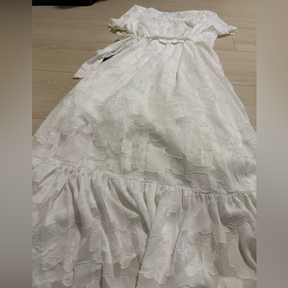 NWT Lulu’s White Short Sleeve Wrap Midi Dress - Picture 9 of 10